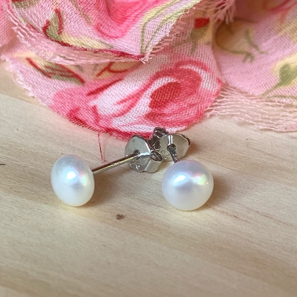 🌟 Freshwater Pearl S 925 Stud Earrings - Picture 2 of 3